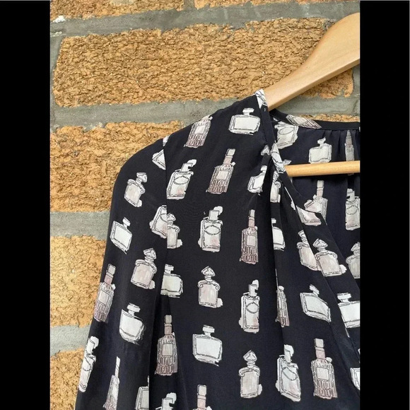 Joie Womens Silk perfume bottle print blouse small - Picture 3 of 5